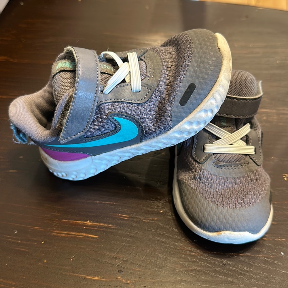 Nike toddler tennis shoes- size 7